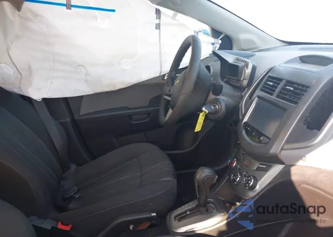 2016 Chevrolet Sonic Lt Auto z USA, uszkodzony, nr VIN 1G1JC6SB8G4176481